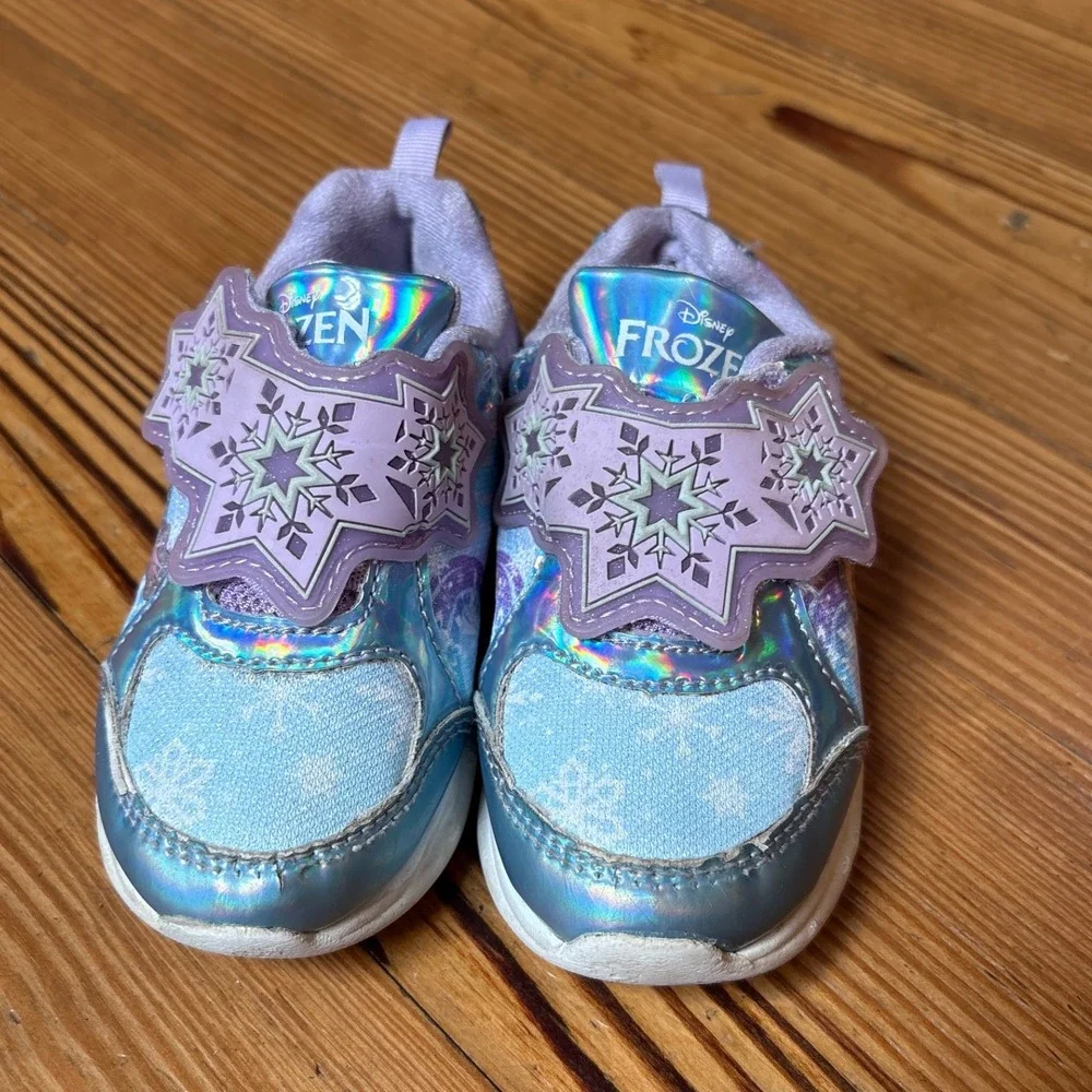 Disney Frozen Light Up Sneakers Kids Blue Iridescent Elsa Anna Olaf SIZE 7